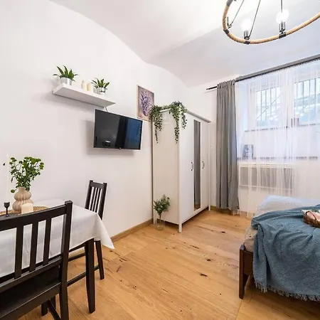 Apartment St.